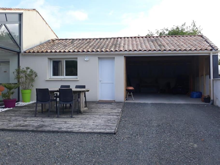 Maison De 4 Personnes Saint-Porchaire Exterior foto
